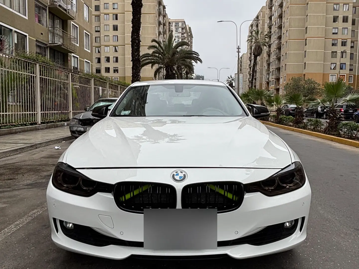 BMW 320i: Frontal